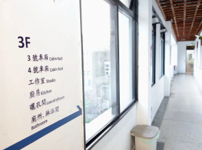 Oldmancaptain Hostel