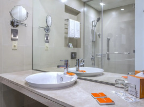 Centro Capital Centre by Rotana Hotel