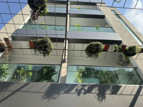 The Six Apparthotel