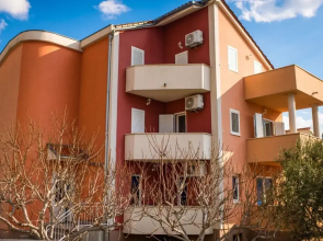 Charming and Tranquil Kastel Gomilica Apartment With Balcony and Patio