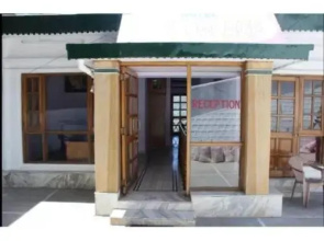 Pleasant Stay Near Library