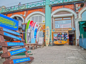 Brighton Getaways-Spacious Studio Apt