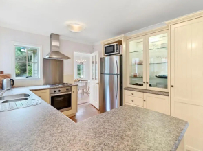 The Manor - Bowentown Holiday Home