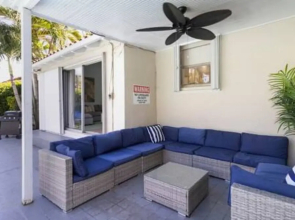 437 NE 107th Pool Hot Tub Patio 5 Bedrooms 3 Baths Parking