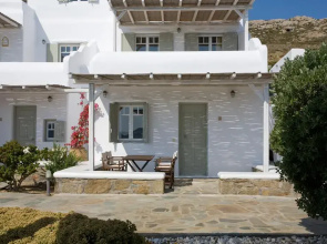 Yakinthos Residence