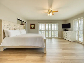 Mendel Manor by Avantstay Walk to Beach Large Deck Patio