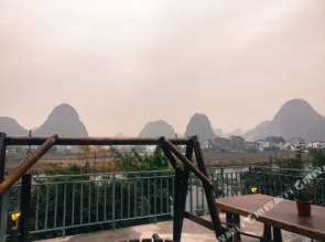 Yulonghe Yueseshanshui Guest House