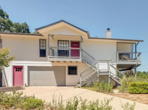 Canyon Lake Rental w/ Balcony & Lake Views