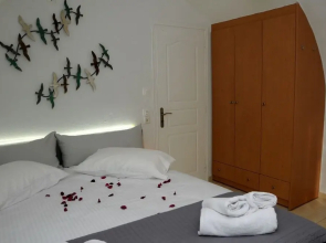 Firostefani Apartment