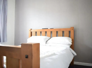 2 Bedroom Edinburgh Apartment Close To Airport