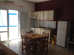 Apartment for 4 With Garden and Partial sea View