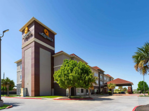 La Quinta Inn & Suites by Wyndham Deer Park