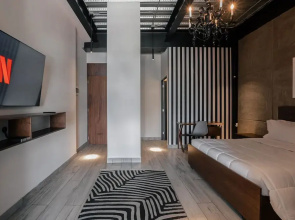 The Striped Loft Modern Elegance in a Centric Location
