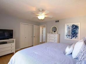 Shoreline 2111 Condo by RedAwning