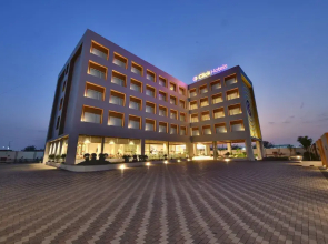 Click Hotel Pithampur