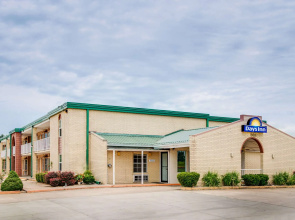 Days Inn by Wyndham Monett