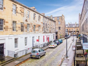 2 Bedroom Flat In West End
