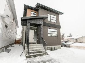 Pleasantview Home I Southgate Mall I w Free Parking I Fireplace & Fast WiFi!