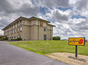Super 8 by Wyndham Waterloo