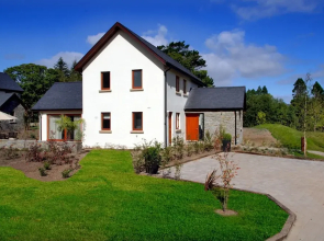 Spacious 4 Bedroom Home to Sleep 8 People Just 5 Mins From Kenmare Town