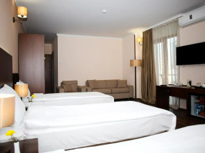 Отель Corner Inn