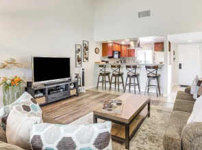 Golf Course On-site: Peaceful Condo in Palm Desert