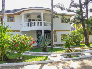 5-bedroom Villa - 3 Mins Walk To The Beach