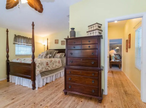 Blue Dolphin Inn - Flamingo Up 3 Bedroom Duplex