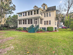 Family-friendly Savannah Vacation Rental w/ Decks!