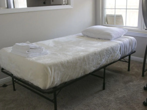 Entire Cozy Nest Minutes From Dulles Airport