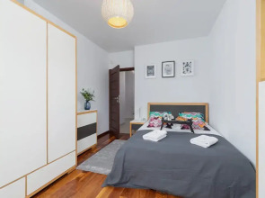 Kraków Błonia Apartment by Renters