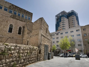 Aju Hillel 14