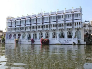 Lake Pichola Hotel