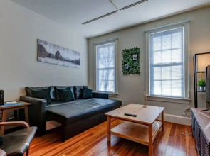 3BR Colonial House w/Parking by CozySuites