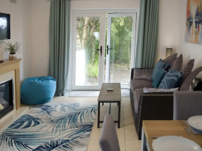 Lovely Mountain View Apartment - Short Drive to Beaches