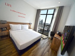 Al Jaddaf Rotana Suite Hotel