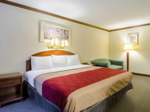 Econo Lodge Colonial