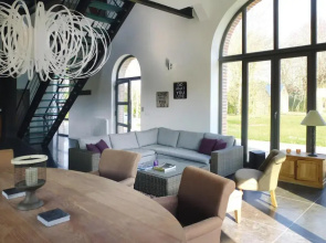 Architectural Villa Near the Coast, Sainte-colombe