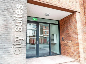 Luxury 1 Bed apartment in City Centre with parking