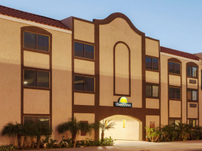 Days Inn by Wyndham Alhambra CA