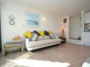 Apartment in Historical Mansion near Wonderful Blackpool Sands Beach