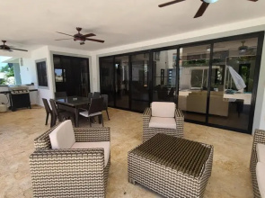Bachelor s Heaven - Private and Spacious