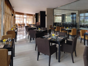 Mövenpick Jumeirah Lakes Towers Hotel