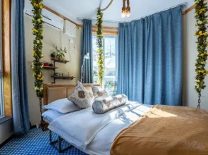 Sanyueshe Theme Inn