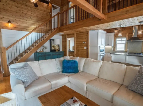 Camp Creek Cottage 4 Bedroom Home by RedAwning