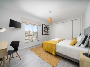 Modern Cabanas de Tavira Apartment by Ideal Homes