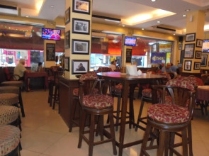 Robin’s Nest Guesthouse & Restaurant