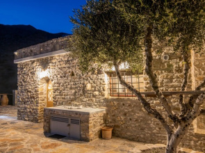 Giannios Traditional Superior Suite by Estia