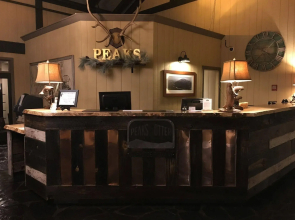 Peaks of Otter Lodge