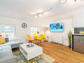 Town Center Apartment With 55'' Smart TV, Netflix